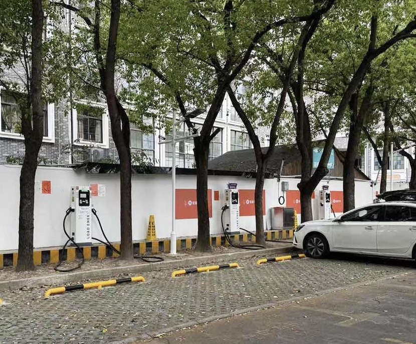 上海大润发嘉定店室外停车场充电站